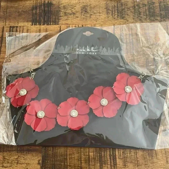Nicole Miller Jewelry - Nicole Miller Red Floral necklace.